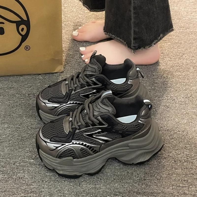 Ретро студенческие легкие кроссовки на платформе с увеличением роста женские летние новые, открывающие ногу, маленькие повседневные папины кроссовки 35
Ретро студенческие легкие кроссовки на платформе с увеличением роста женские летние новые, открывающие ногу, маленькие повседневные папины кроссовки 35