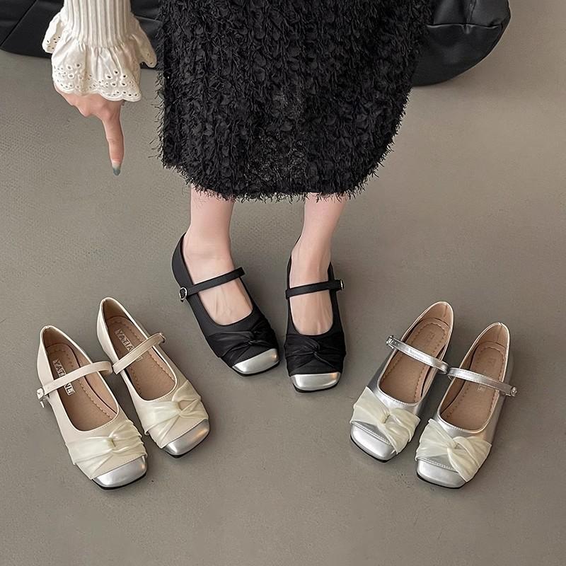 Low-heeled flat-heeled Mary Jane shoes fashion square head bow women s summer 2024 new French light-mouth silver single shoes 35 чорний
Low-heeled flat-heeled Mary Jane shoes fashion square head bow women s summer 2024 new French light-mouth silver single shoes 35 чорний