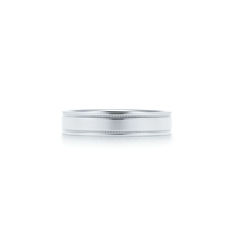 Tiffany & Co. Tiffany Essential Band Double Row Beaded Edge Ring Unisex rings White GRP09020 4.5
Tiffany & Co. Tiffany Essential Band Double Row Beaded Edge Ring Unisex rings White GRP09020 4.5