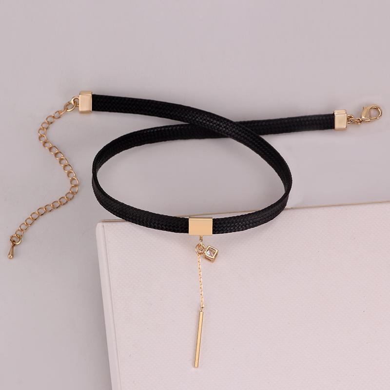 Модное корейское ожерелье-цепочка с кисточкой и замком для женщин с хрустальным кулоном
Модное корейское ожерелье-цепочка с кисточкой и замком для женщин с хрустальным кулоном