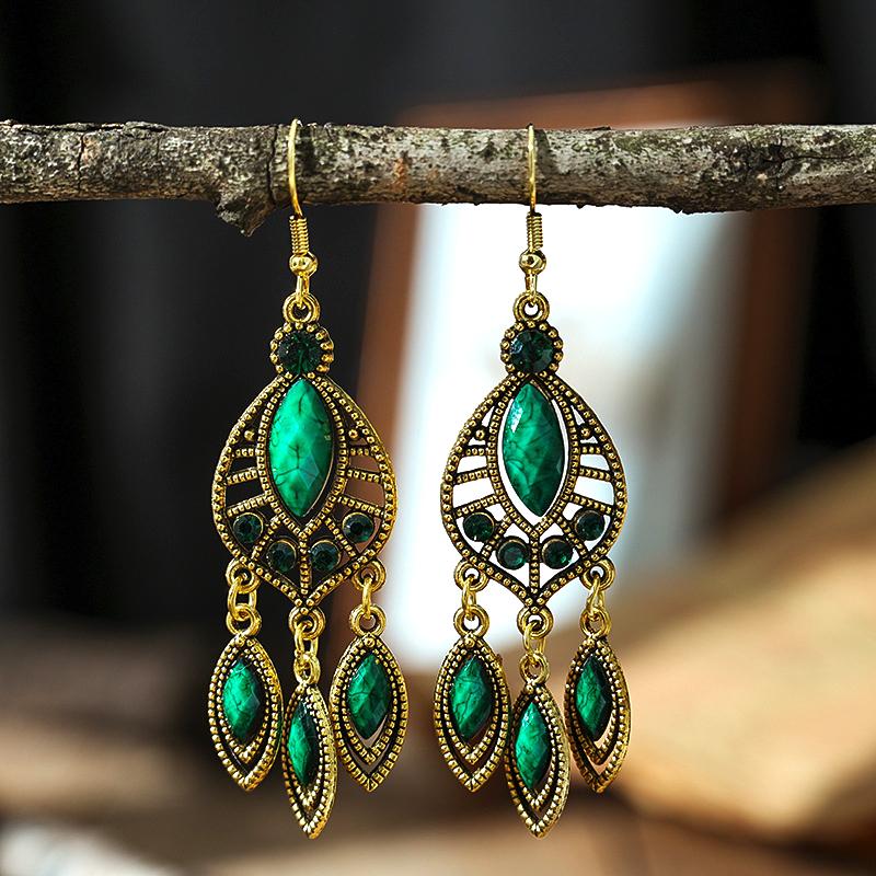 Ethnic Long Antique Gold Color Water Drop Earrings for Women Vintage Hollow Inlaid Rhinestone Elegant Earring Female Jewelry зелёный
Ethnic Long Antique Gold Color Water Drop Earrings for Women Vintage Hollow Inlaid Rhinestone Elegant Earring Female Jewelry зелёный