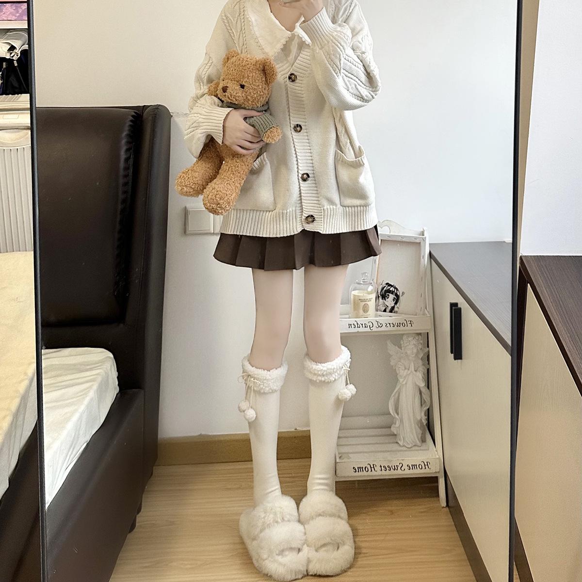 Women s Thick Warm Lamb Wool Mid-Tube Knee-High White Socks for Autumn & Winter One Size
Women s Thick Warm Lamb Wool Mid-Tube Knee-High White Socks for Autumn & Winter One Size