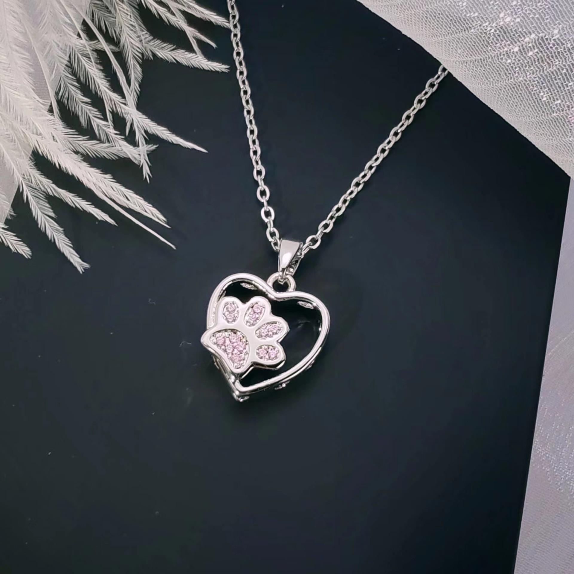 Титановая сталь Любовное ожерелье Женское Легкая роскошь Высокий уровень Универсальный кулон-сердце Цепочка для ключицы Аксессуары