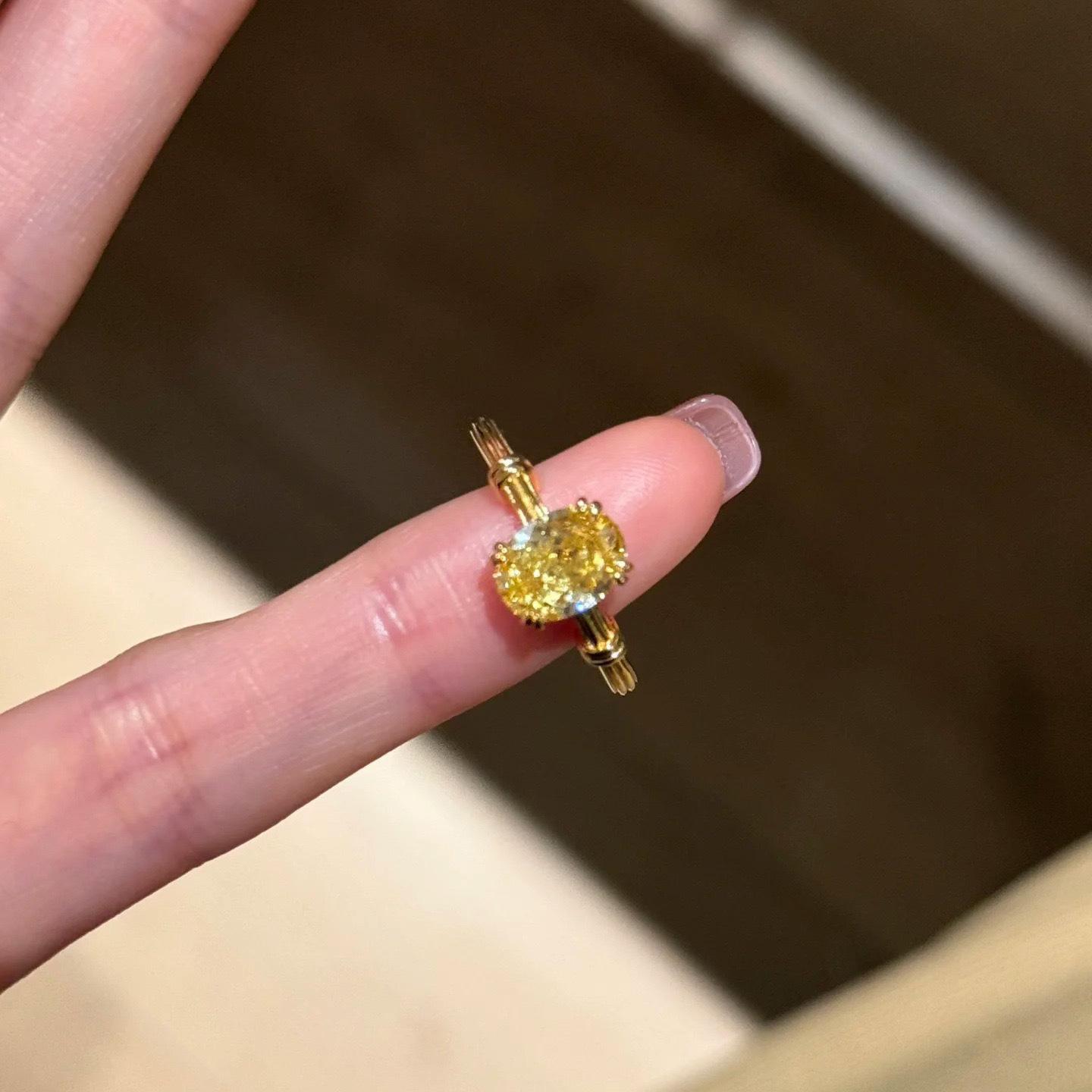 Кольцо-подсветка 24k zir*****pen, роскошное, простое, с темпераментом, кольцо на указательный палец, нишевое, универсальное, высококлассное ювелирное изделие
Кольцо-подсветка 24k zir*****pen, роскошное, простое, с темпераментом, кольцо на указательный палец, нишевое, универсальное, высококлассное ювелирное изделие