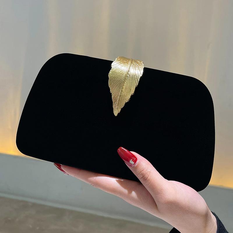 Elegant Evening Bags For Women Luxury Black Clutch Fashionable Envelope Clutch Bag, Party Wedding Handbag For Women Dinner Bag 10-4-20cm чорний
Elegant Evening Bags For Women Luxury Black Clutch Fashionable Envelope Clutch Bag, Party Wedding Handbag For Women Dinner Bag 10-4-20cm чорний