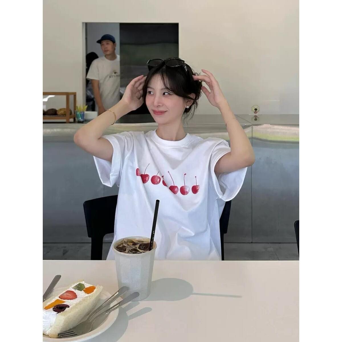 2025ins Cherry Age Reduction Printed Casual White Short Sleeve Loose Simple Cotton Heavy Sleeve Short Sleeve T-Shirt Women S
2025ins Cherry Age Reduction Printed Casual White Short Sleeve Loose Simple Cotton Heavy Sleeve Short Sleeve T-Shirt Women S