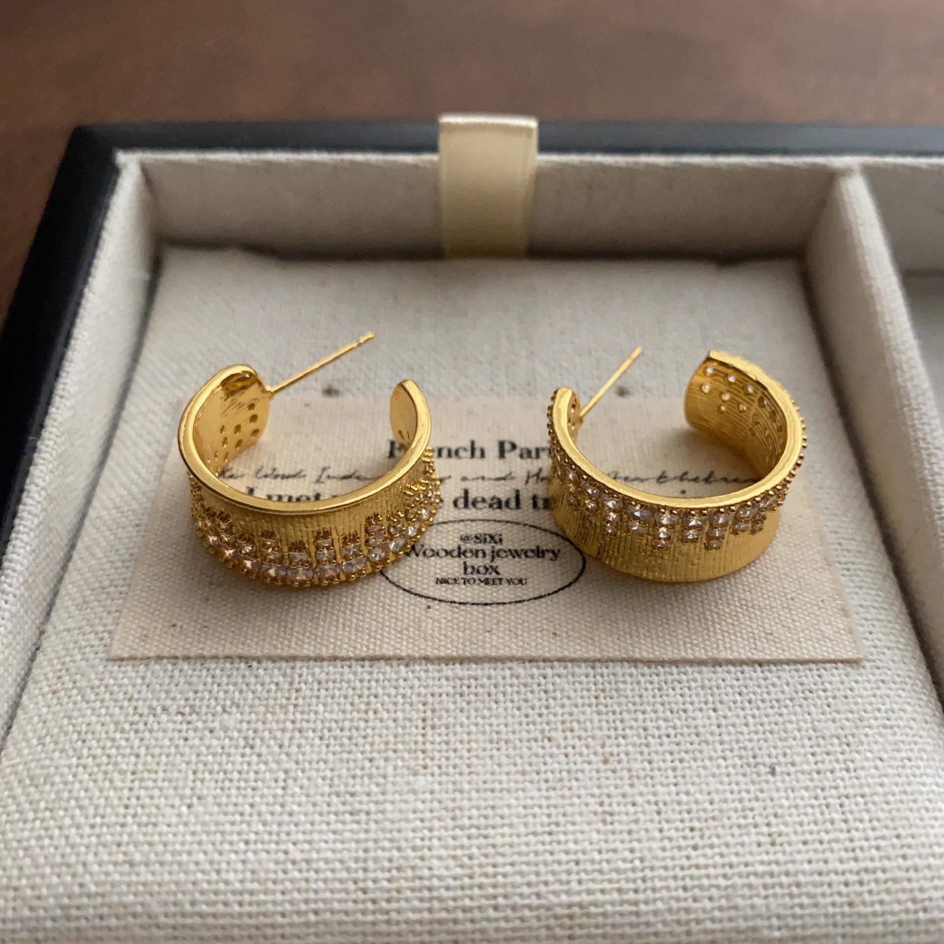 Vintage series gorgeous metal zirconium stone earrings exquisite earrings
Vintage series gorgeous metal zirconium stone earrings exquisite earrings