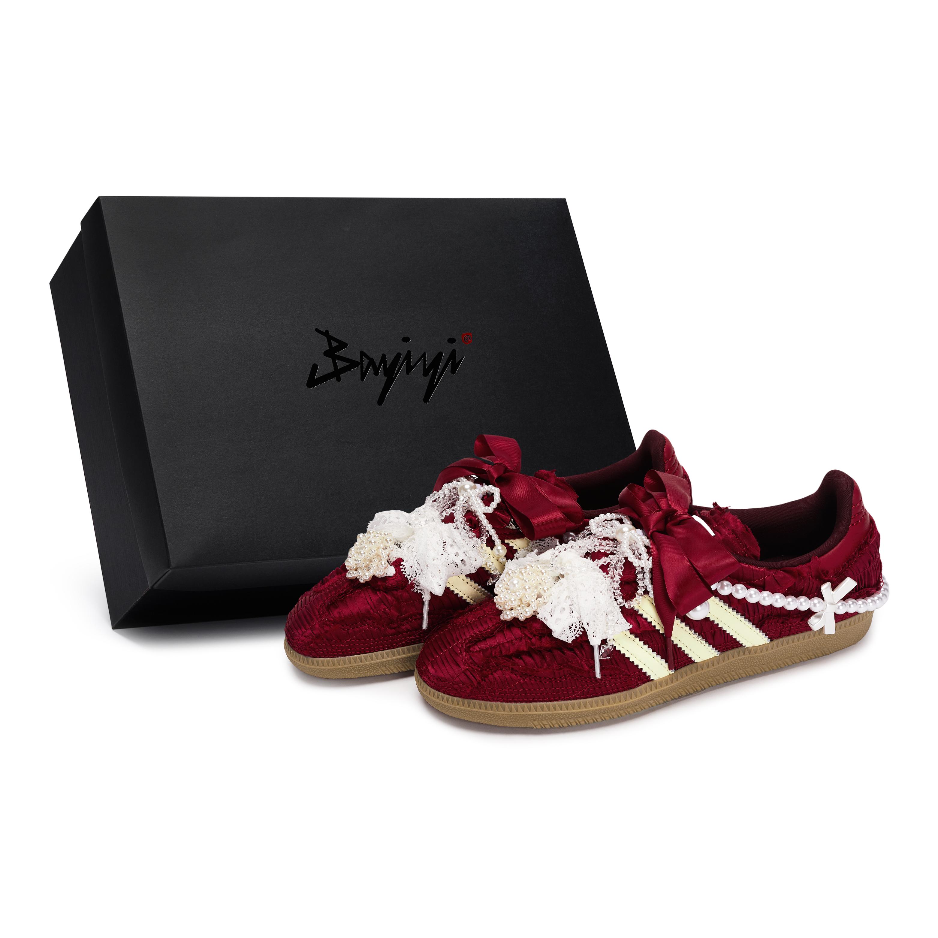 Adidas Originals x Caroline Hu SAMBA OG Xi Zhu Tong Xin, Special Shoe Box Abrasion Resistant Low top Skateboard Shoes JP9281(Team80-S-BOX) 40⅔
Adidas Originals x Caroline Hu SAMBA OG Xi Zhu Tong Xin, Special Shoe Box Abrasion Resistant Low top Skateboard Shoes JP9281(Team80-S-BOX) 40⅔