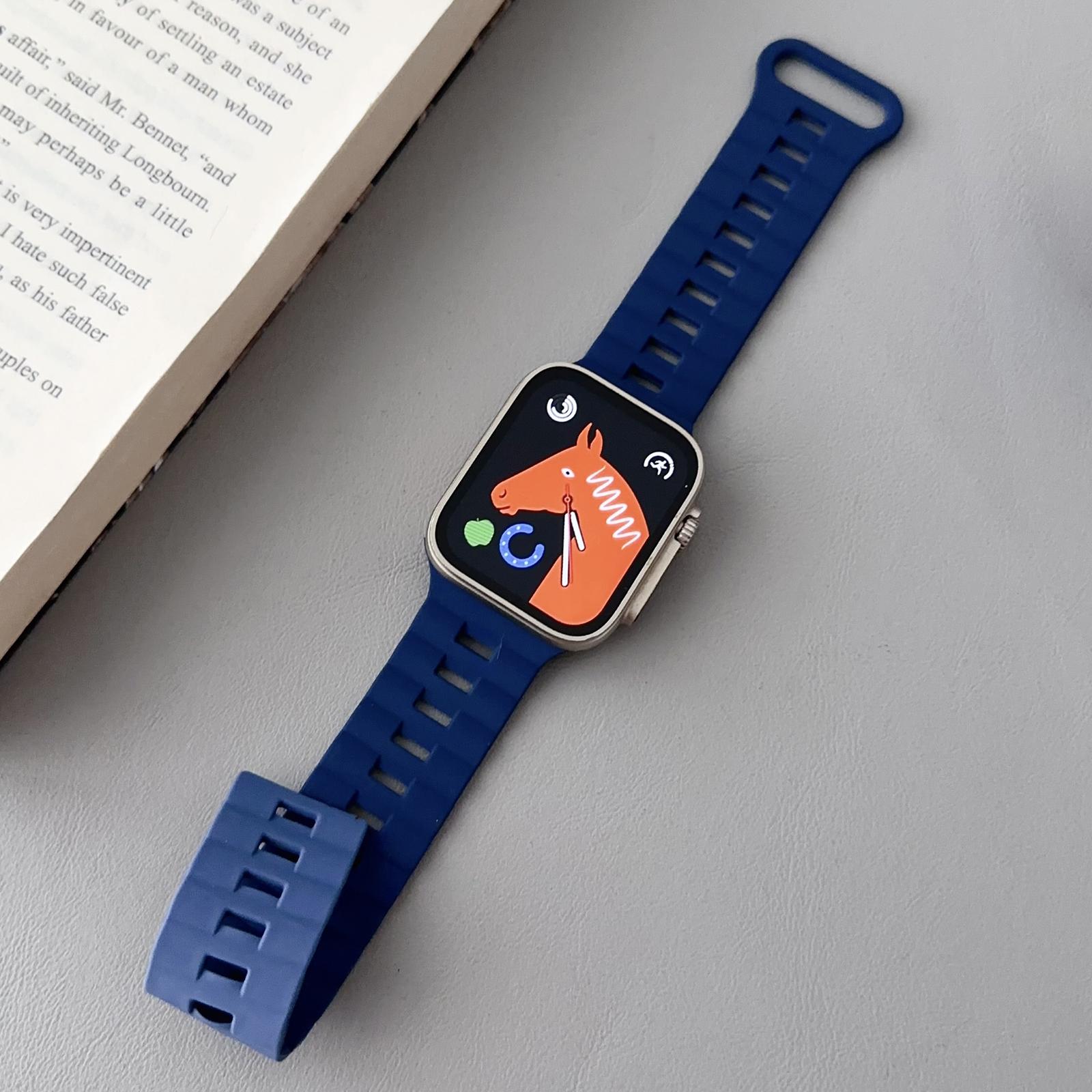 Watch Strap for Apple Watch Series 10 42mm/9 8 7 41mm/SE (2023) SE (2022) SE 6 5 4 40mm/3 2 1 38mm Magnetic Silicone Watch Band Dark Blue Blue
Watch Strap for Apple Watch Series 10 42mm/9 8 7 41mm/SE (2023) SE (2022) SE 6 5 4 40mm/3 2 1 38mm Magnetic Silicone Watch Band Dark Blue Blue