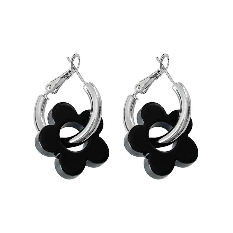 Ouyang Nana Earrings Black Flower Earrings Sweet Cool Girl Cold Wind Niche Design Sense Versatile Earrings
Ouyang Nana Earrings Black Flower Earrings Sweet Cool Girl Cold Wind Niche Design Sense Versatile Earrings