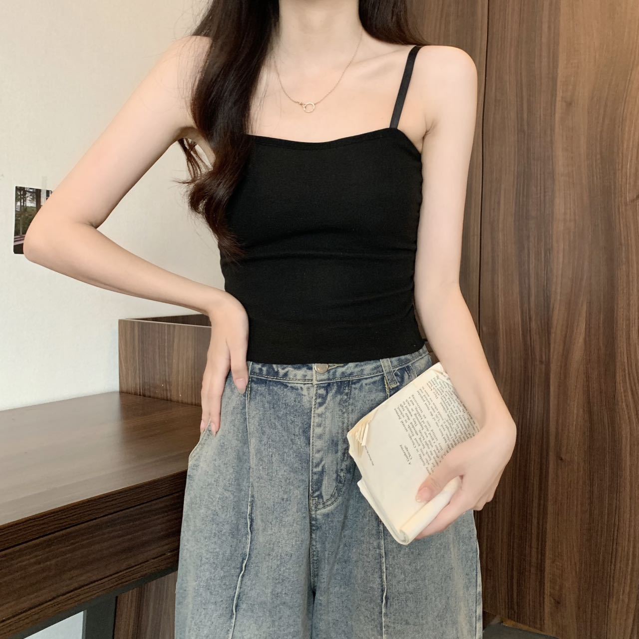 Осень и Зима Новая Простая Бархатная Теплая Майка на Бретелях с Чашками Внутри Верхняя Одежда Низ Терможилета One size
Осень и Зима Новая Простая Бархатная Теплая Майка на Бретелях с Чашками Внутри Верхняя Одежда Низ Терможилета One size