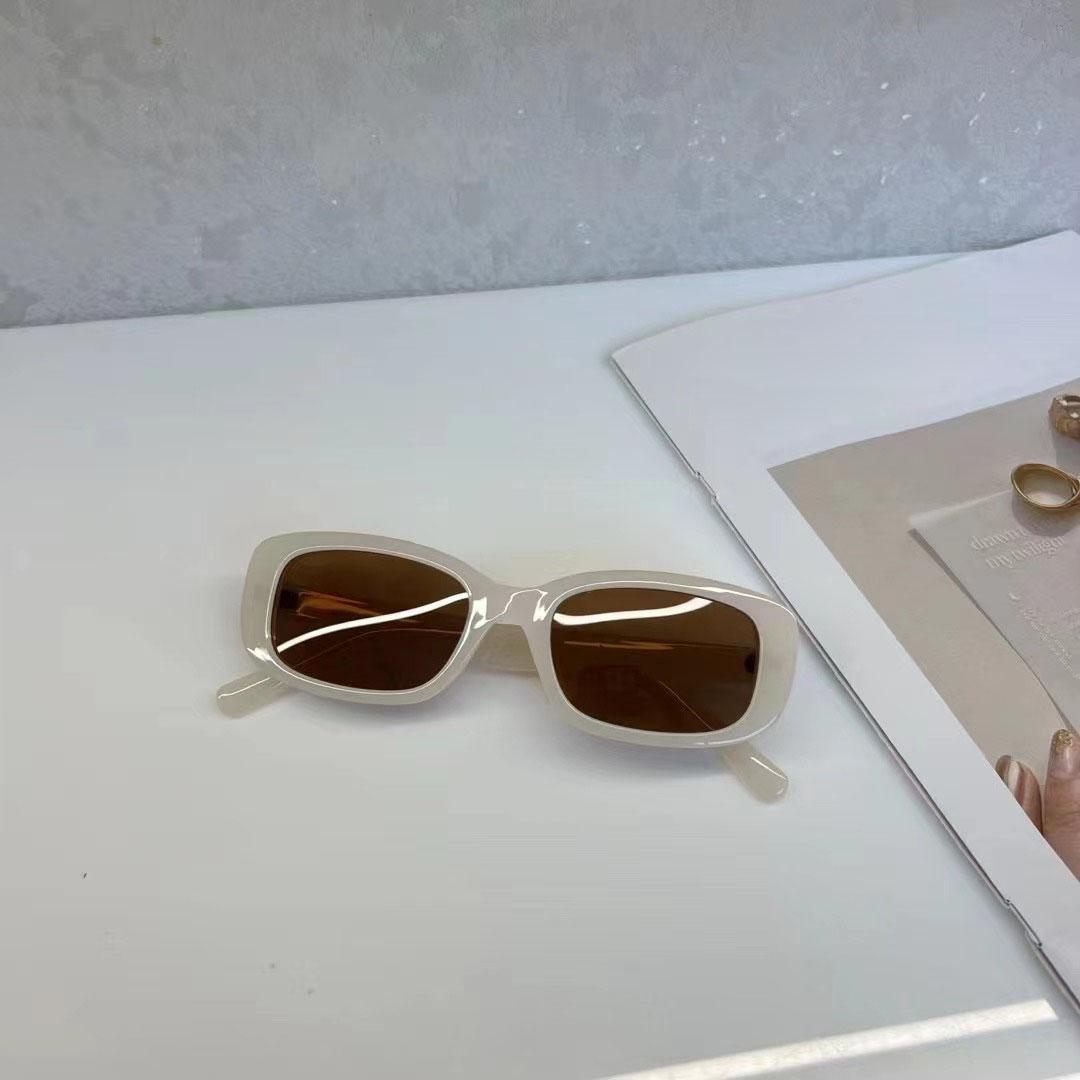 High Quality Designer Sunglasses Woman TR90 Material Rectangle Shape Women s Glasses Driving Hiking Men Sun Glass
High Quality Designer Sunglasses Woman TR90 Material Rectangle Shape Women s Glasses Driving Hiking Men Sun Glass