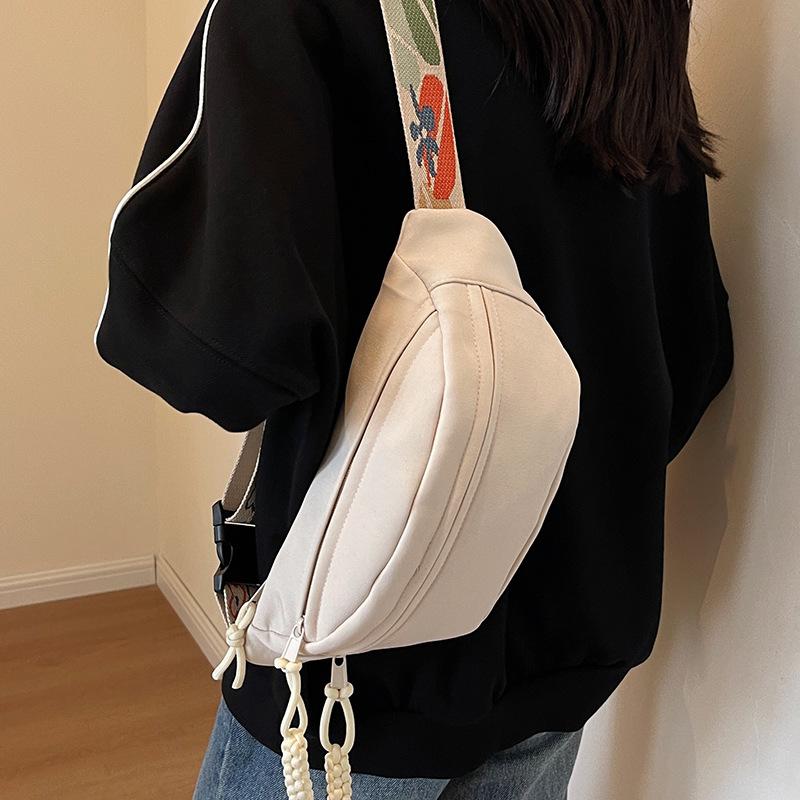 Canvas bag women s autumn new versatile niche design messenger bag premium breast bag fanny pack чорний
Canvas bag women s autumn new versatile niche design messenger bag premium breast bag fanny pack чорний