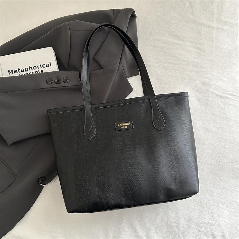 Сумка большой вместимости женская 2025 новая повседневная рабочая на плечо сумка-тоут для занятий для студентки с высокой текстурой
Сумка большой вместимости женская 2025 новая повседневная рабочая на плечо сумка-тоут для занятий для студентки с высокой текстурой