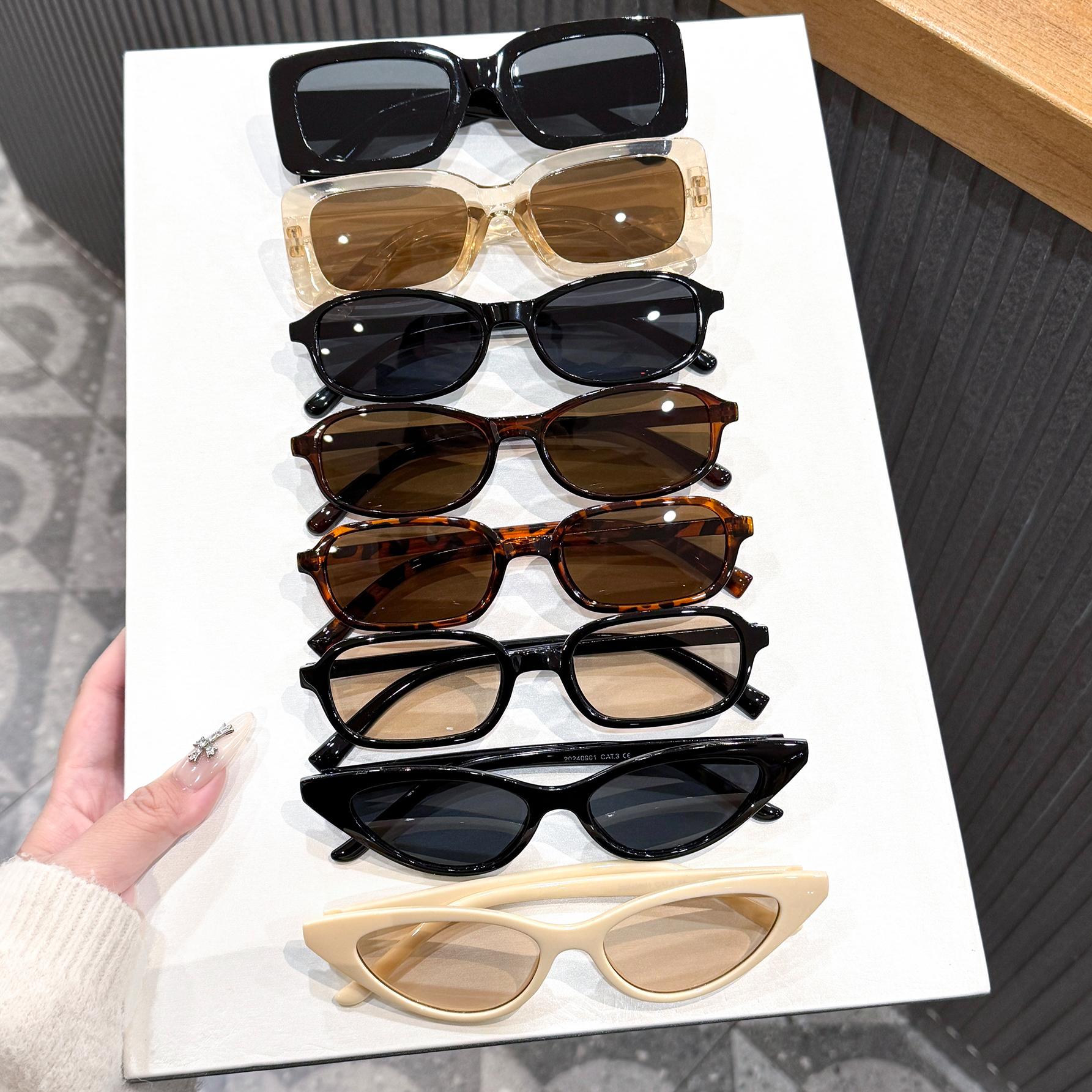 8Pcs Retro Fashion Mixed Shape Frame Sunglasses Uv Protection Casual Fashion Women s Sunglasses Set Stylish for Beach Vacation
8Pcs Retro Fashion Mixed Shape Frame Sunglasses Uv Protection Casual Fashion Women s Sunglasses Set Stylish for Beach Vacation