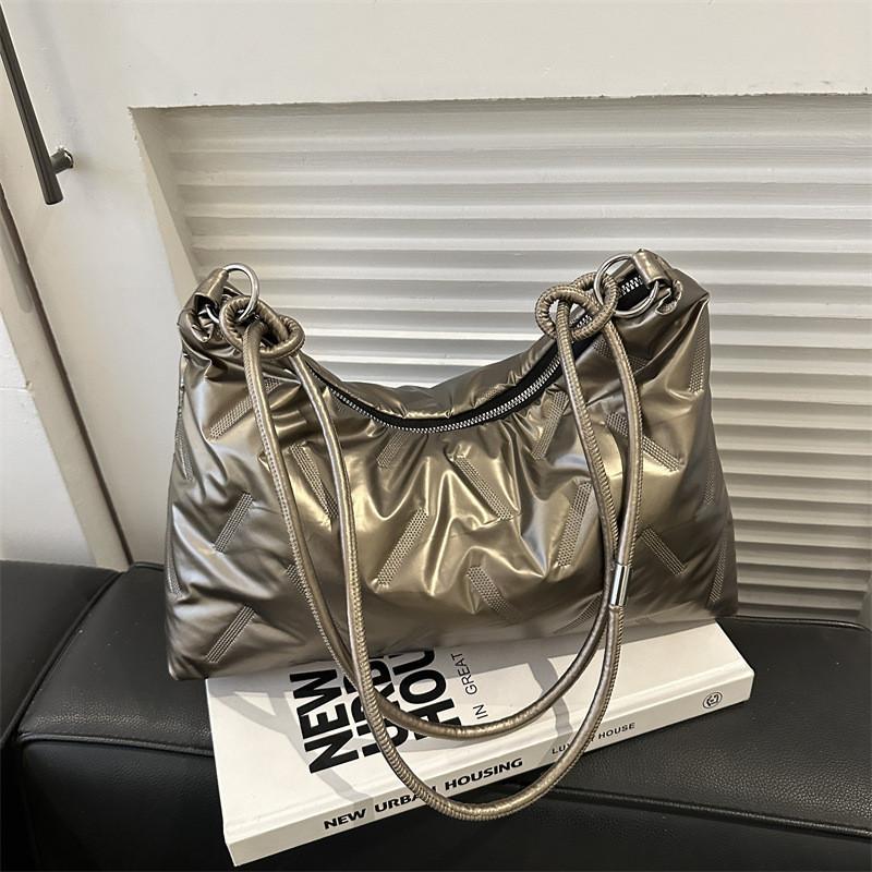 2023 New Trendy Commuter Pure Color Minimalist Casual Tote Bag срібний
2023 New Trendy Commuter Pure Color Minimalist Casual Tote Bag срібний
