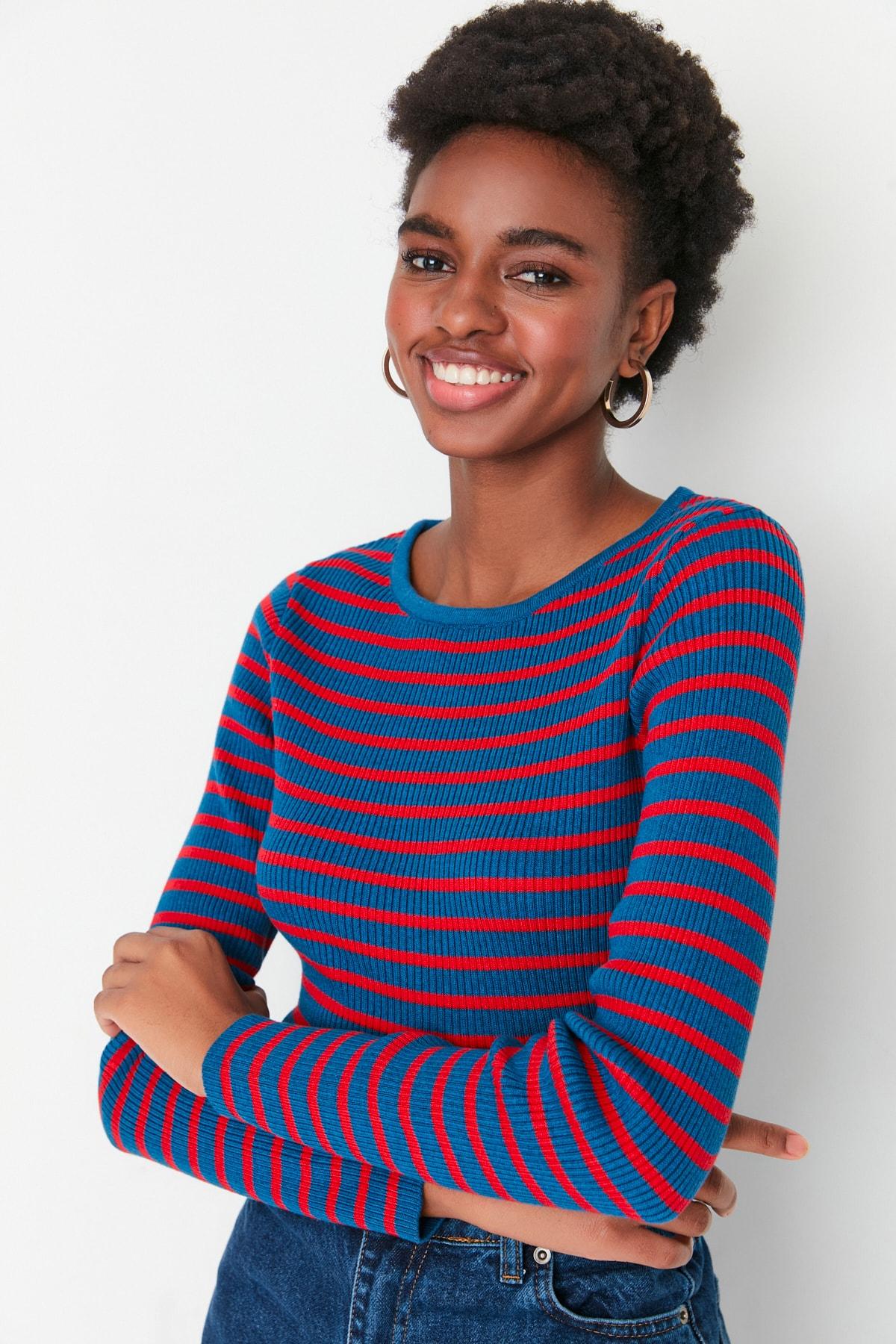 Свитер - Темно-синий - Классический крой 
Свитер - Темно-синий - Классический крой