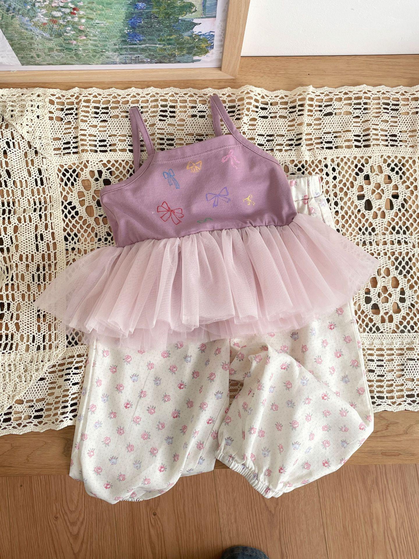 Теперь Б. Счастливый летний комплект из марлевого топа и брюк широкого кроя для девочек - Стильный, универсальный и повседневный. 110 cm
Теперь Б. Счастливый летний комплект из марлевого топа и брюк широкого кроя для девочек - Стильный, универсальный и повседневный. 110 cm