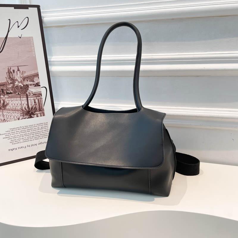 Women s bag tote bag large capacity armpit bag commuter niche fashion summer new solid color handbag shoulder чорний
Women s bag tote bag large capacity armpit bag commuter niche fashion summer new solid color handbag shoulder чорний