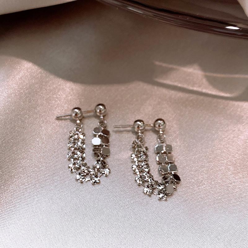 Gold unique sequined fringed earrings women s niche temperament stud earrings new popular light luxury high-end earrings срібний
Gold unique sequined fringed earrings women s niche temperament stud earrings new popular light luxury high-end earrings срібний