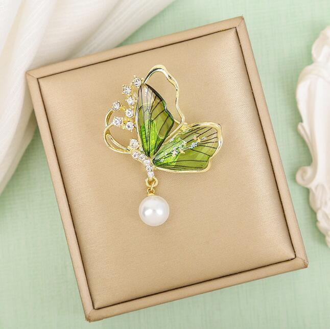 New Trendy High Quality Emerald Butterfly Brooch for Women Luxury Gold Color Stainless Steel Crystal Dragonfly Pins Jewelry Gift
New Trendy High Quality Emerald Butterfly Brooch for Women Luxury Gold Color Stainless Steel Crystal Dragonfly Pins Jewelry Gift