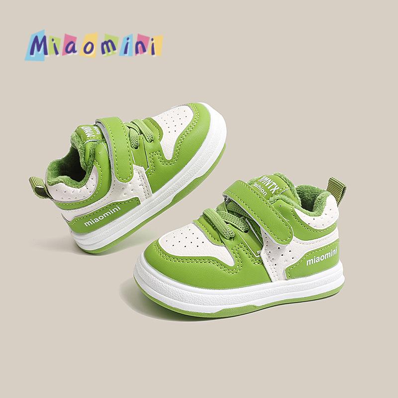New winter infant cotton shoes for girls, toddler shoes with leather surface and plush lining, waterproof sports shoes for boys1-3Years Old 16-20Take a photo with on зелений
New winter infant cotton shoes for girls, toddler shoes with leather surface and plush lining, waterproof sports shoes for boys1-3Years Old 16-20Take a photo with on зелений