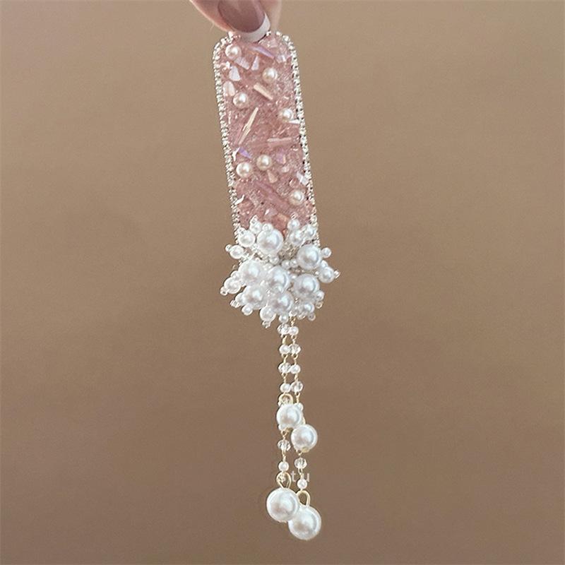 Жемчужная заколка-цветок с бахромой, милый нежный темперамент, BB-клип, модная свежая заколка для челки сбоку, аксессуары для волос для женщин
Жемчужная заколка-цветок с бахромой, милый нежный темперамент, BB-клип, модная свежая заколка для челки сбоку, аксессуары для волос для женщин