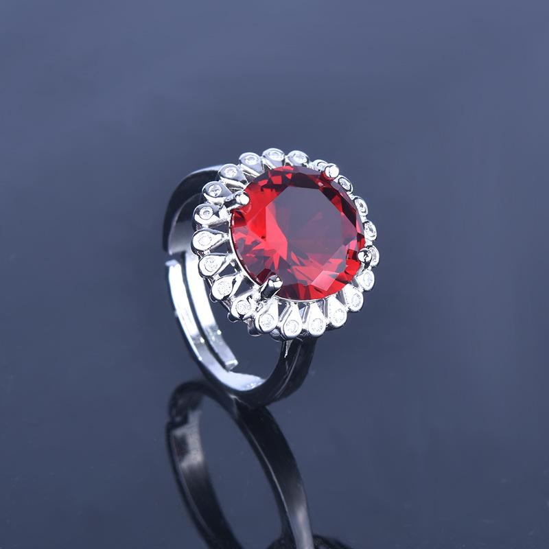 Ruby Crystal Adjustable Sunflower Ring - White Gold Plated. Adjustable Open золотой/белый
Ruby Crystal Adjustable Sunflower Ring - White Gold Plated. Adjustable Open золотой/белый