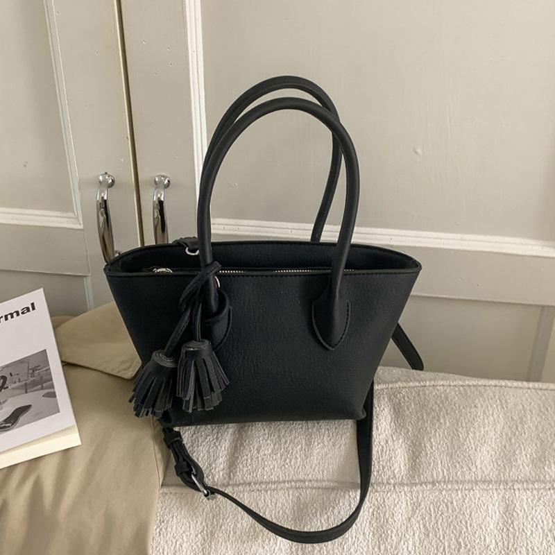 Simple Handbag for Women 2026 New Tassel Crossbody Bag Spring and Summer PU Bucket Bag Mini(Max Length<20cm) чёрный
Simple Handbag for Women 2026 New Tassel Crossbody Bag Spring and Summer PU Bucket Bag Mini(Max Length<20cm) чёрный