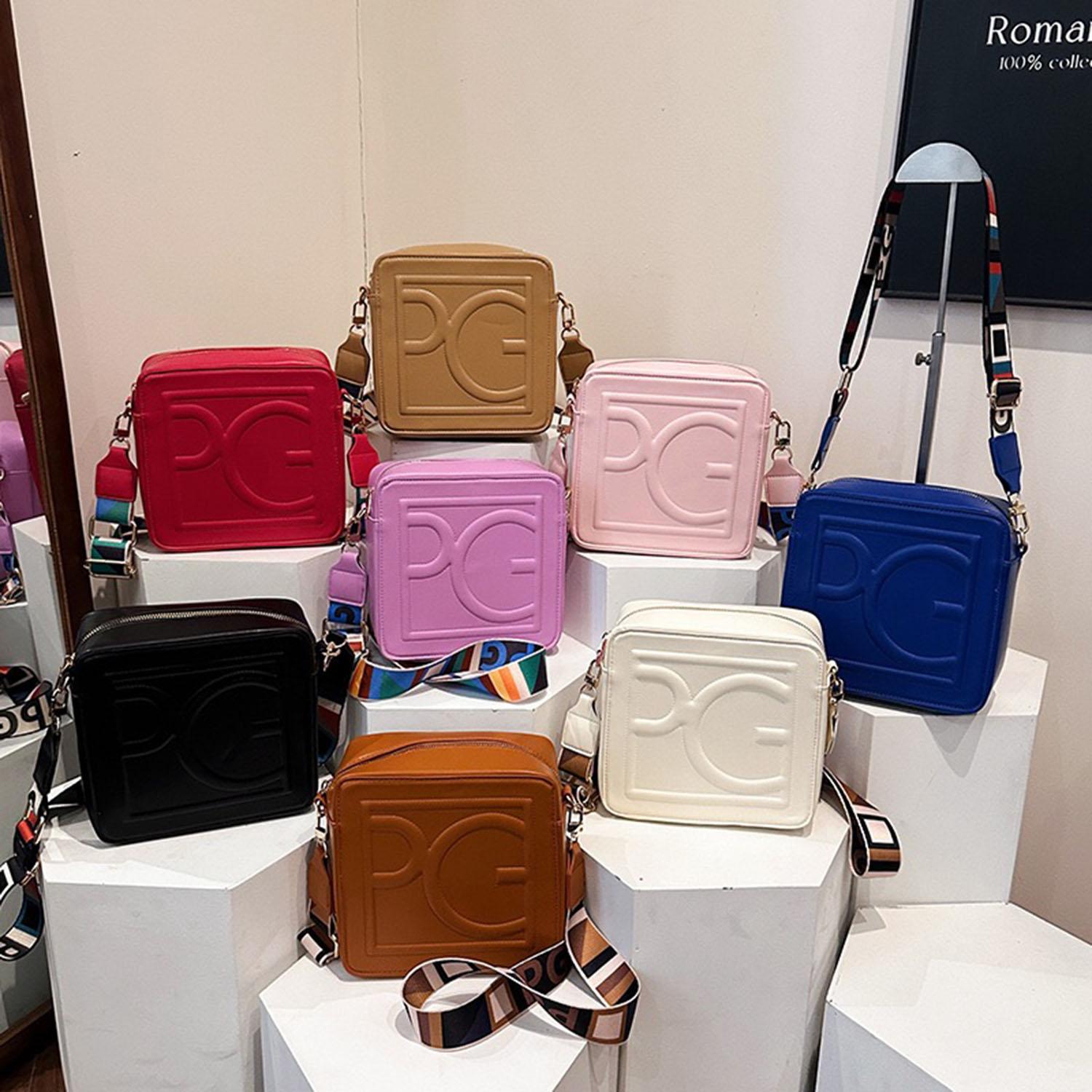 Women s Spring New Fashion Solid Color Small Square Bag Street Trend Letter Bag Fashion Single Shoulder Crossover Bags коричневий
Women s Spring New Fashion Solid Color Small Square Bag Street Trend Letter Bag Fashion Single Shoulder Crossover Bags коричневий