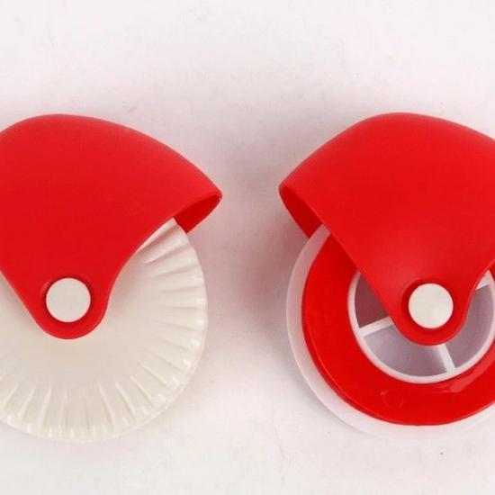 Багатофункціональний кондитерський роликовий ніж і різак для піци Twist wave 2pc
Багатофункціональний кондитерський роликовий ніж і різак для піци Twist wave 2pc