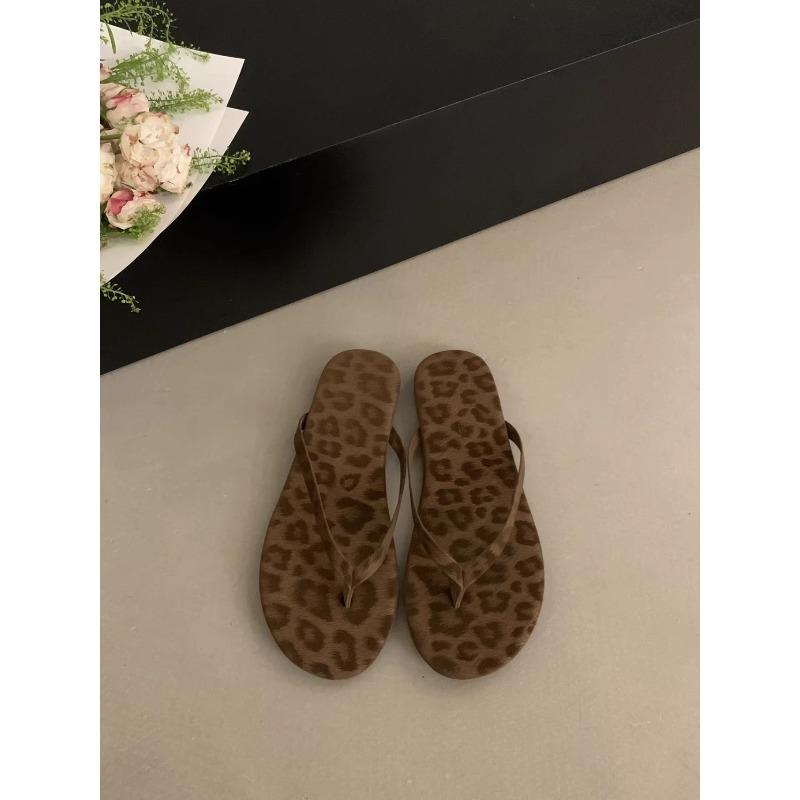 Fashion ins flat bottom solid color flip-flops women wear leopard print cool slippers in summer, seaside flip-flops foreign trade 39
Fashion ins flat bottom solid color flip-flops women wear leopard print cool slippers in summer, seaside flip-flops foreign trade 39