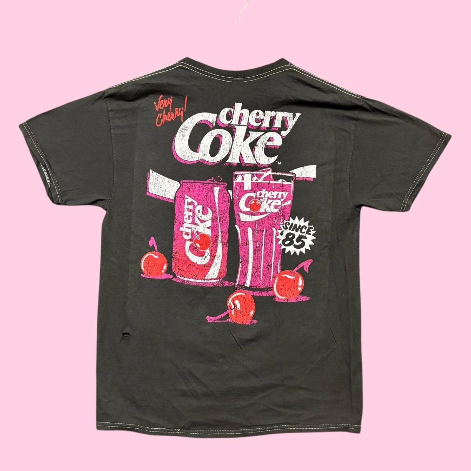 Coca-Cola Cherry Coke Very Cherry Since 85 Tee L 4XL
Coca-Cola Cherry Coke Very Cherry Since 85 Tee L 4XL