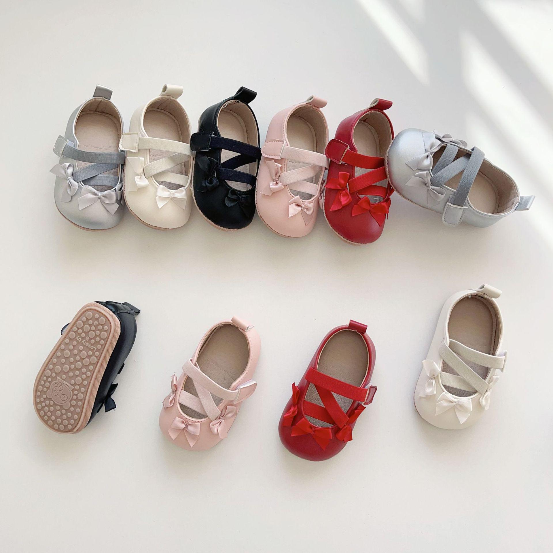 Spring New Baby Walking Shoes, 0-2 Years, Elastic Magic Tape, Bow Design, Soft Sole & Surface 11 cm срібний
Spring New Baby Walking Shoes, 0-2 Years, Elastic Magic Tape, Bow Design, Soft Sole & Surface 11 cm срібний