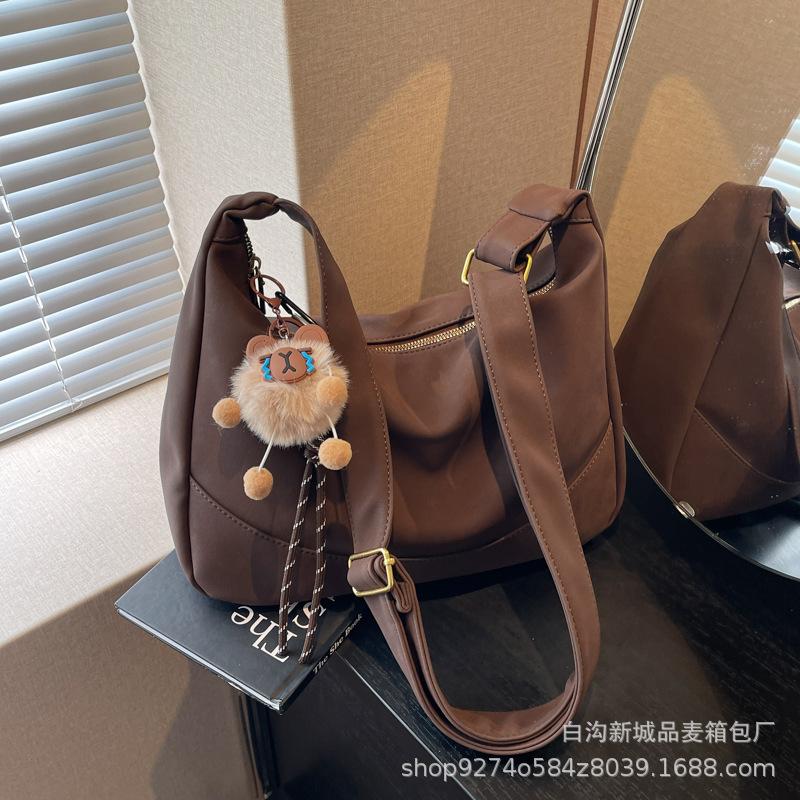 This year s popular suede big bag women s 2025 new trendy retro large-capacity underarm bag messenger tote bag
This year s popular suede big bag women s 2025 new trendy retro large-capacity underarm bag messenger tote bag
