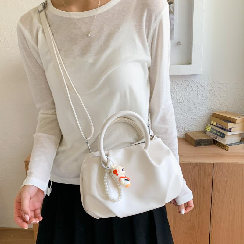 Large capacity bag women s summer 2025 new niche design messenger bag portable pleated cloud bag
Large capacity bag women s summer 2025 new niche design messenger bag portable pleated cloud bag