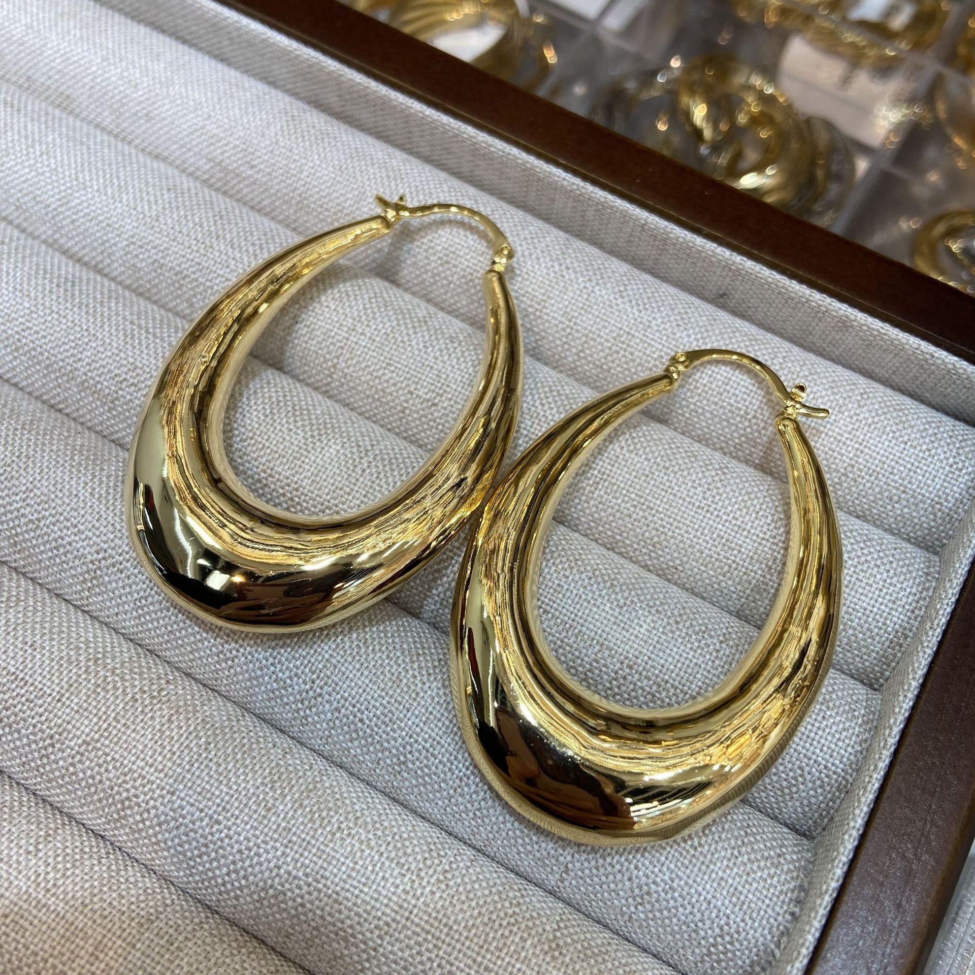Niche Light Luxury Celi Oval U-Shaped Water Drop Metal Earrings Temperament Advanced Quality Earrings Jewelry Women
Niche Light Luxury Celi Oval U-Shaped Water Drop Metal Earrings Temperament Advanced Quality Earrings Jewelry Women