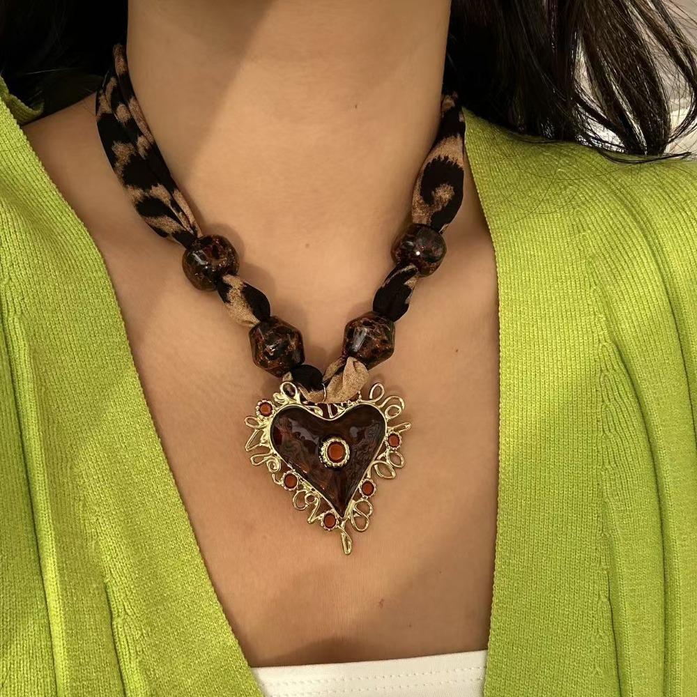 Vintage Cross Pendant Bohemian Necklace Heart Shape Colorful Bandana Necklace Sun Flower Stainless Steel Jewelry Casual Wear
Vintage Cross Pendant Bohemian Necklace Heart Shape Colorful Bandana Necklace Sun Flower Stainless Steel Jewelry Casual Wear