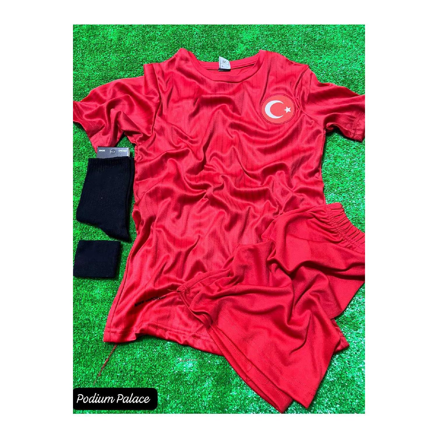 Комплект детского джерси национальной сборной Trkiye из 4 Znp нового сезона 3-4 Yaş красный
Комплект детского джерси национальной сборной Trkiye из 4 Znp нового сезона 3-4 Yaş красный