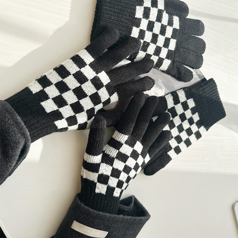 Autumn and Winter Male and Female Students Checkerboard Plush Gloves Cute Warm Wool Knitted Gloves Touch Screen Couple Gloves One size
Autumn and Winter Male and Female Students Checkerboard Plush Gloves Cute Warm Wool Knitted Gloves Touch Screen Couple Gloves One size