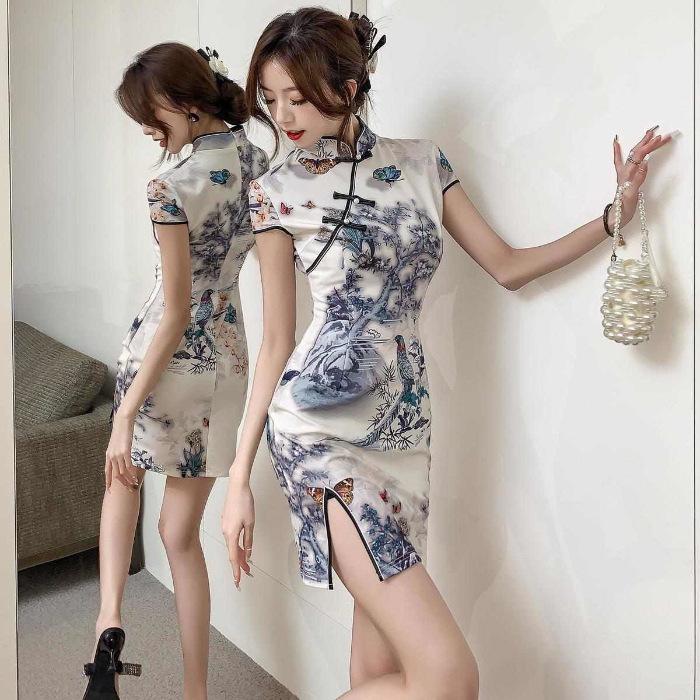Youthful Petite Cheongsam: Summer Ink Painting Bodycon Dress XL
Youthful Petite Cheongsam: Summer Ink Painting Bodycon Dress XL