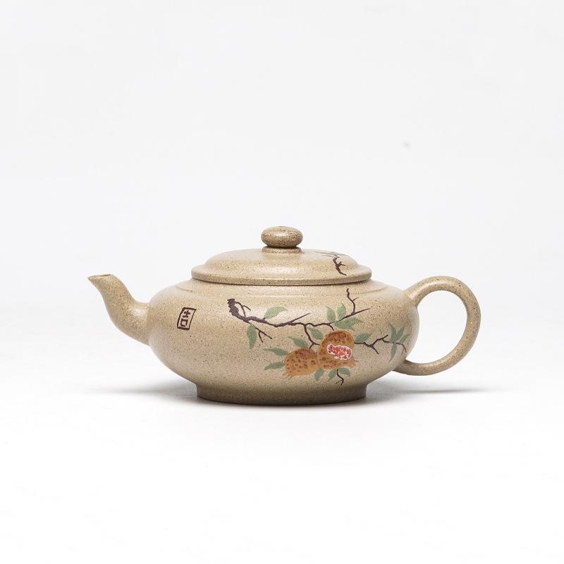 180ml High-end Yixing Purple Clay Teapots Handmade Hollow Flat Pot Raw Ore White Section Mud Tea Maker Kettle Zisha Tea Set Gift
180ml High-end Yixing Purple Clay Teapots Handmade Hollow Flat Pot Raw Ore White Section Mud Tea Maker Kettle Zisha Tea Set Gift