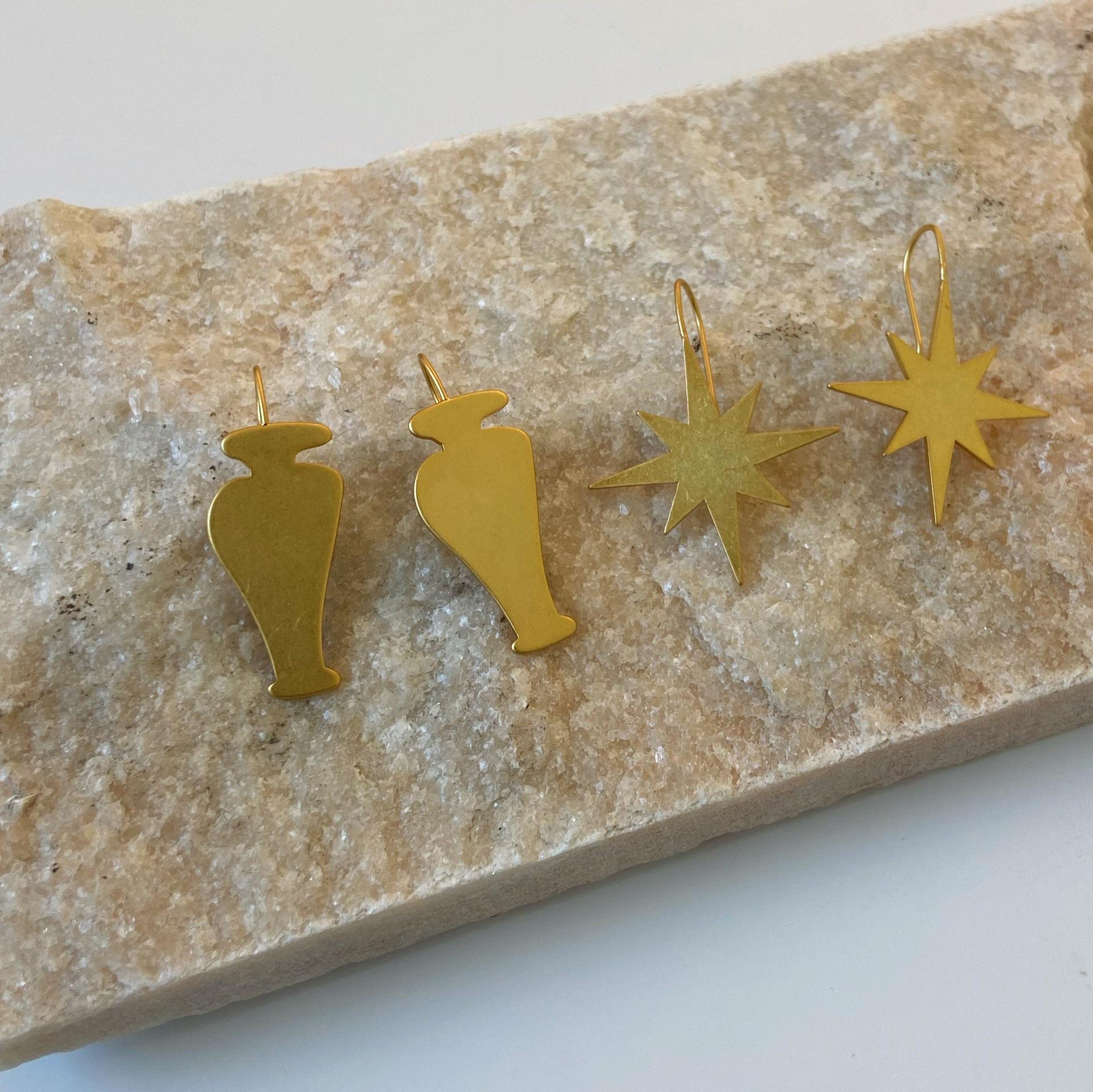 Korean Vintage Antique Star Stud Earrings: Elegant Brass Gold-Plated Design for Women Small Star
Korean Vintage Antique Star Stud Earrings: Elegant Brass Gold-Plated Design for Women Small Star
