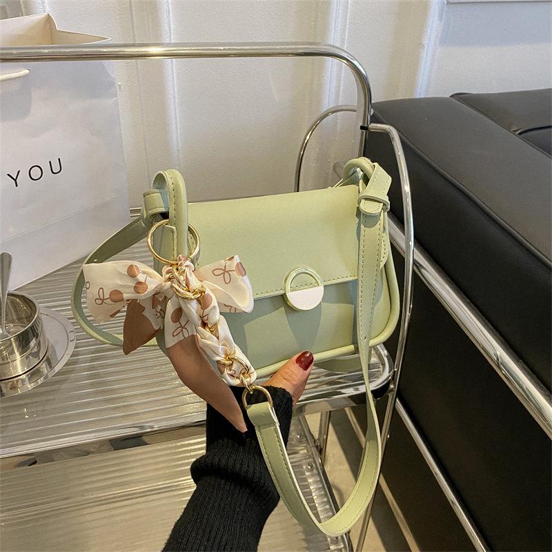 2025 Trendy Women s Chain Underarm Shoulder Bag: Versatile Textured Summer Crossbody Accessory
2025 Trendy Women s Chain Underarm Shoulder Bag: Versatile Textured Summer Crossbody Accessory