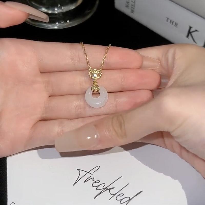 Fu character round imitation jade pendant bracelet light luxury high sense fashion anklet versatile niche simple jewelry
Fu character round imitation jade pendant bracelet light luxury high sense fashion anklet versatile niche simple jewelry