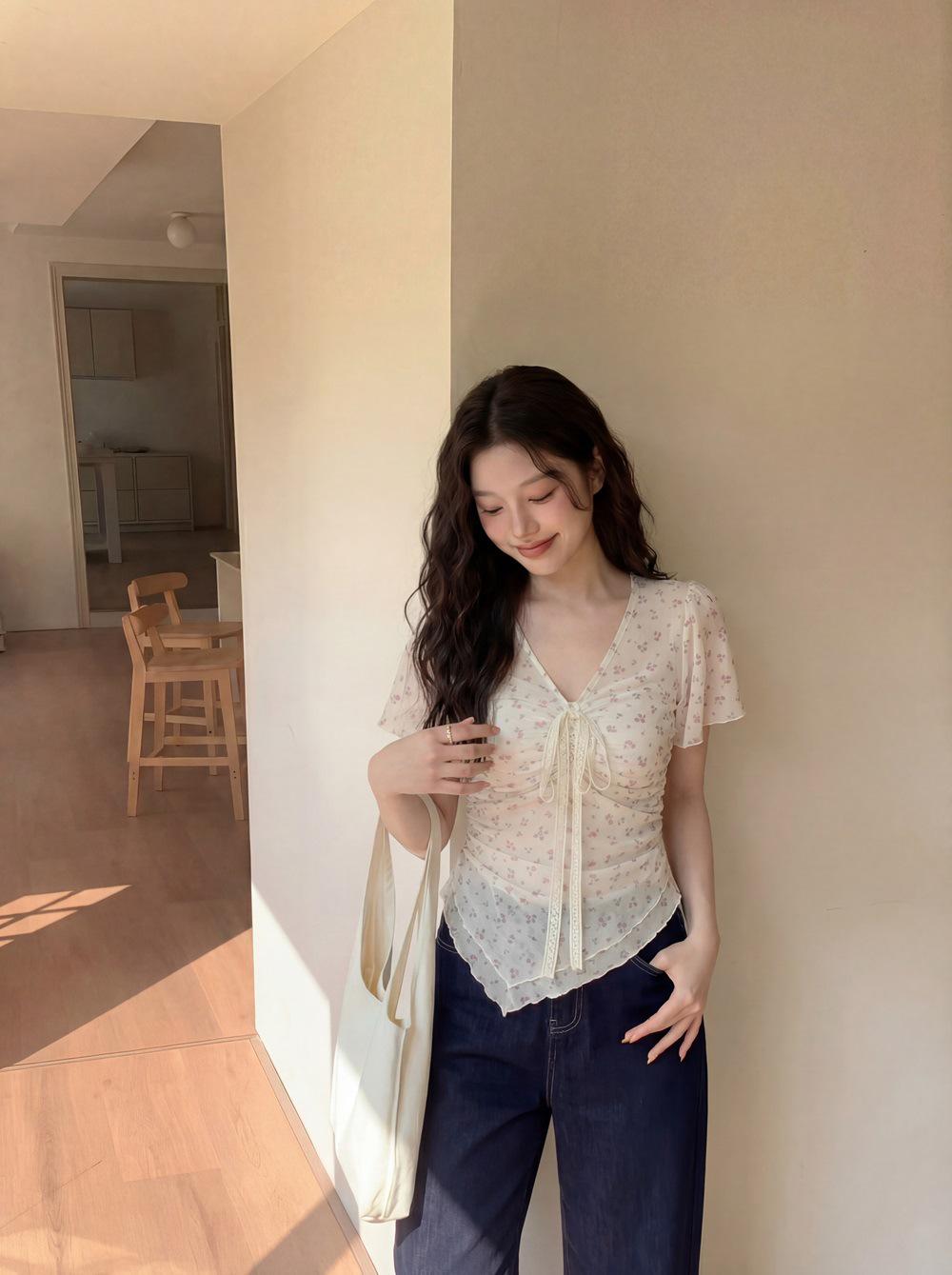 Sweet & Spicy Floral V-Neck Lace Tie Short-Sleeve T-Shirt - Summer 2026 Korean Style Top for Women L рожевий/квітковий
Sweet & Spicy Floral V-Neck Lace Tie Short-Sleeve T-Shirt - Summer 2026 Korean Style Top for Women L рожевий/квітковий