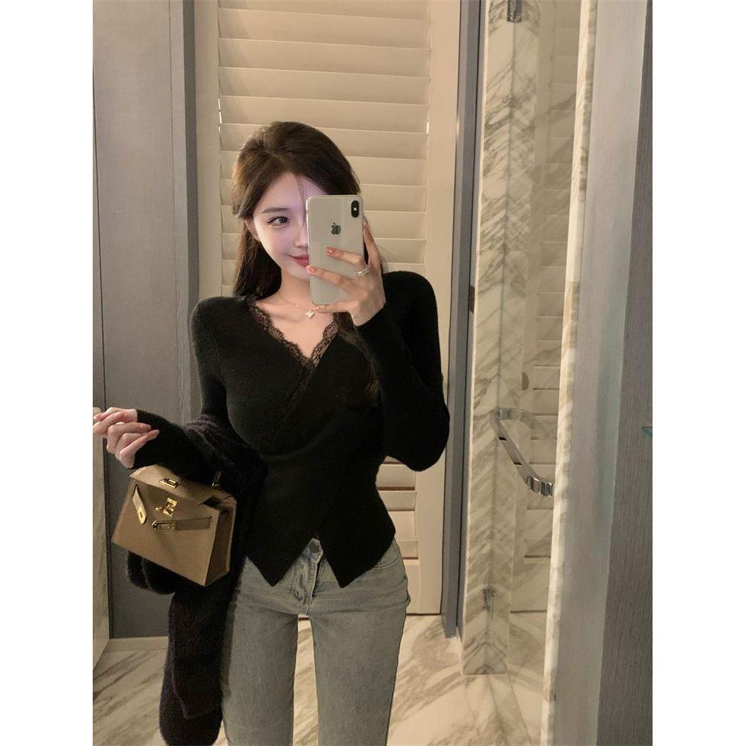 Sleek Black Lace Criss-Cross V-Neck Knit Top - Women s 2025 Trendy Slim Fit with Irregular Split Hem One Size
Sleek Black Lace Criss-Cross V-Neck Knit Top - Women s 2025 Trendy Slim Fit with Irregular Split Hem One Size