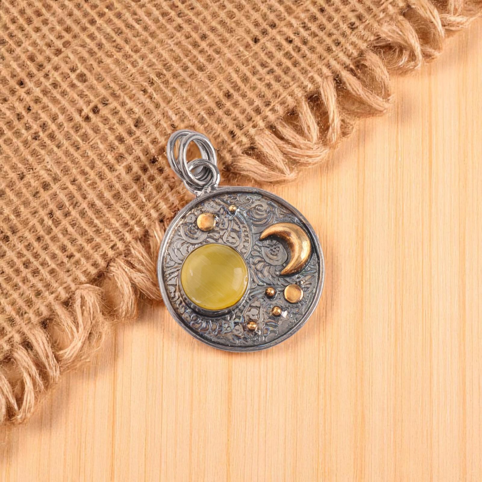Yellow Cat s Eye Gemstone 925 Sterling Silver Jewelry Handcrafted Pendant 1.30 PP-33-43
Yellow Cat s Eye Gemstone 925 Sterling Silver Jewelry Handcrafted Pendant 1.30 PP-33-43