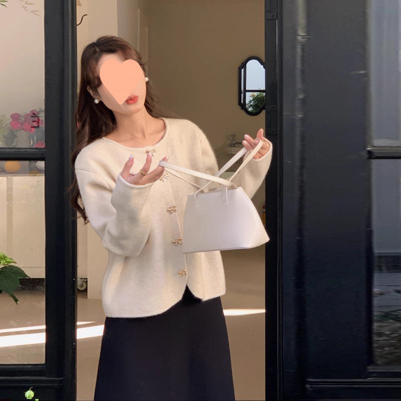 2024 Autumn & Winter Women s Apricot Butterfly Cardigan: Elegant Floral Fragrance Style, Versatile Short Knitted Sweater Extra Large
2024 Autumn & Winter Women s Apricot Butterfly Cardigan: Elegant Floral Fragrance Style, Versatile Short Knitted Sweater Extra Large