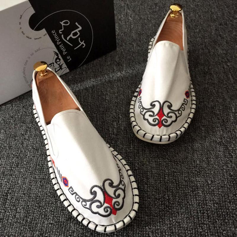 Чоловічі туфлі на плоскій підошві з національною вишивкою Лофери з полотна без сліпів для чоловіків 39
Чоловічі туфлі на плоскій підошві з національною вишивкою Лофери з полотна без сліпів для чоловіків 39